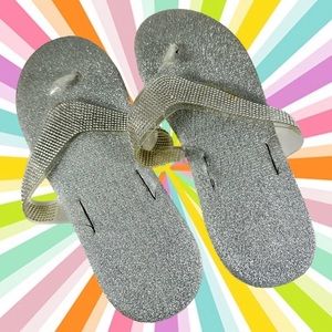 Super sparkly Silver flip flops with clear rhinestone straps NEW 9-10